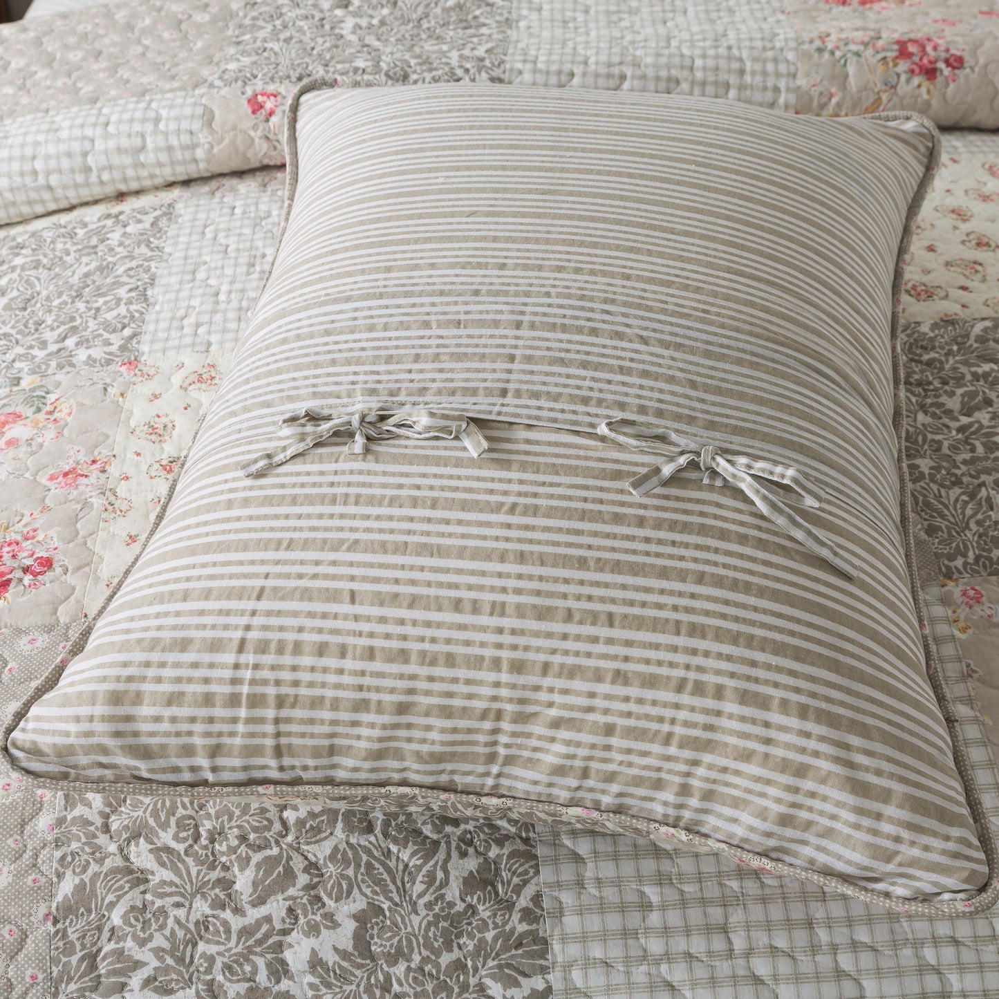 2 Standard Shams - Walk in The Cotswolds